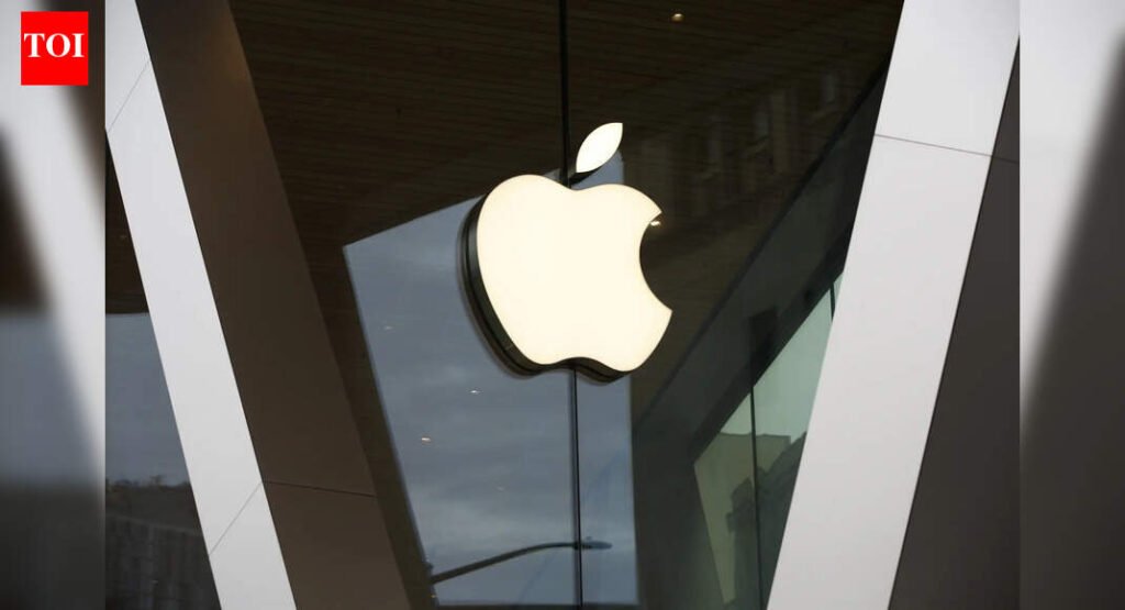 In recent months, over ten senior Apple executives have joined competitors; why is the iPhone manufacturer currently dealing with the most difficult talent crisis?