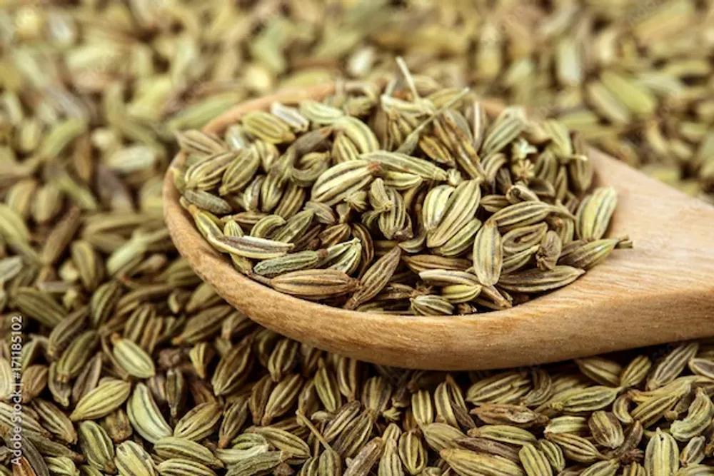 Warm fennel seed tea, a soothing way to consume fennel seeds (sound) for health benefits.